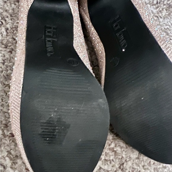 Hot Tomato Gold Sparkle Heels Fireworks Sz 8 - Picture 3 of 3